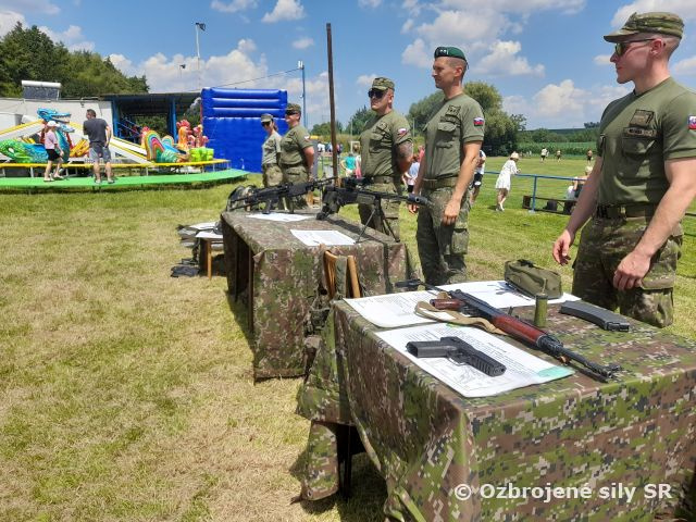 Vítanie leta s vojakmi a vojačkami spod Zobora