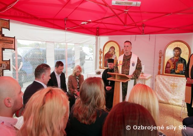 Modlitba štábneho kaplána 11. brigády VzS Nitra s Jill Biden vo Vyšnom Nemeckom