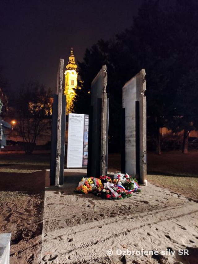 Odhalenie fragmentov Berlínskeho múru v Nitre