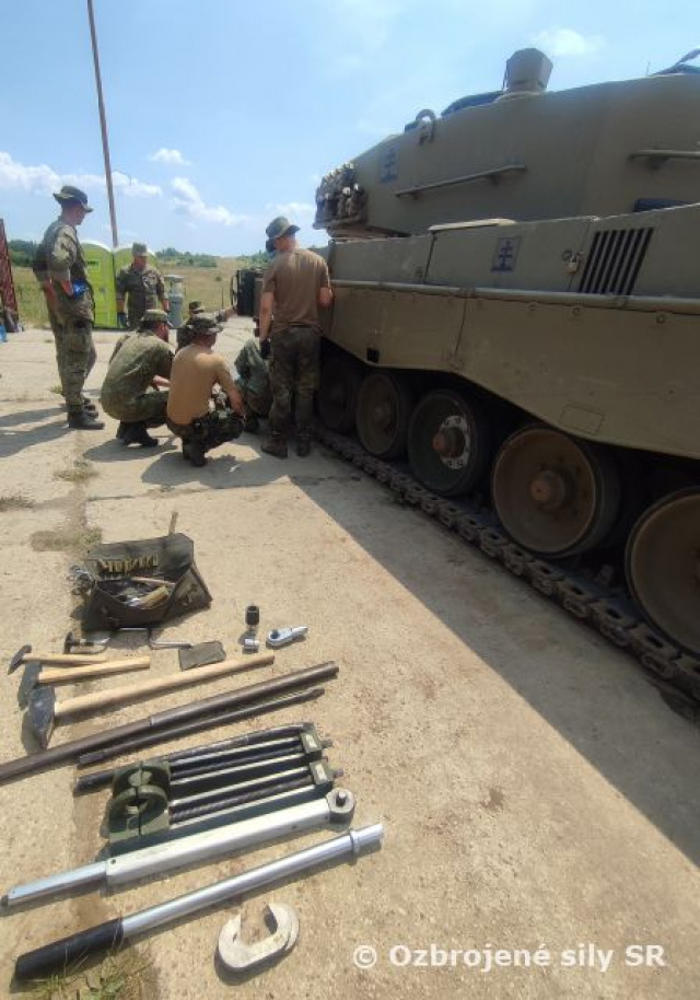 Pokračovanie kurzu posádok tankov Leopard 2A4