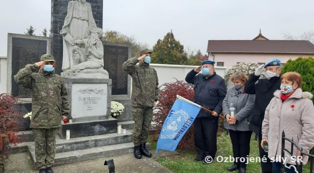 Červené maky v podaní Regrutácie