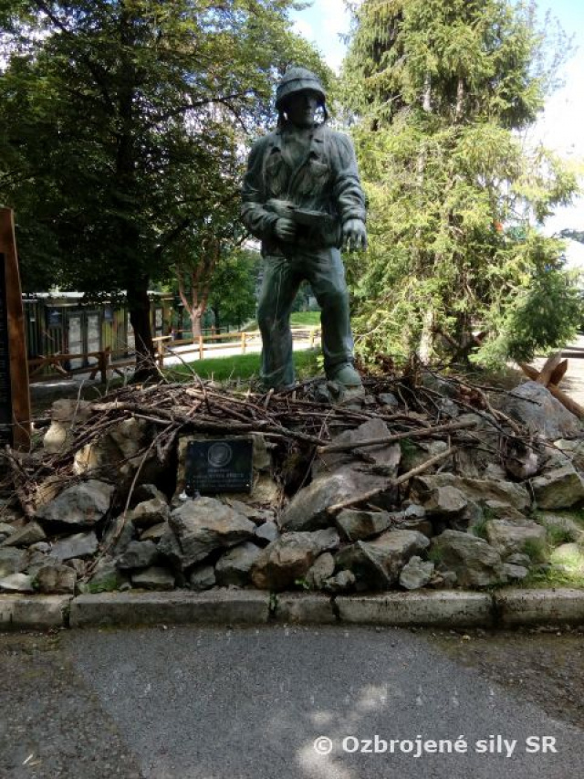 Odhalenie tabúľ príslušníkom OS SR, ktorí zahynuli v zahraničných misiách...