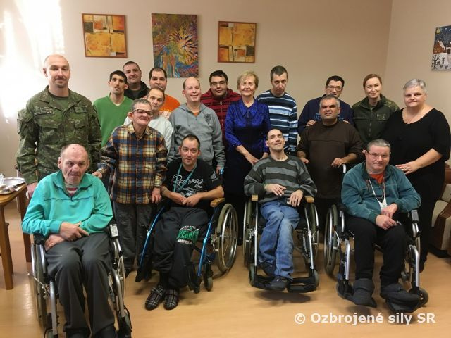 Návšteva ženistov v domove sociálnych služieb Štrkovec