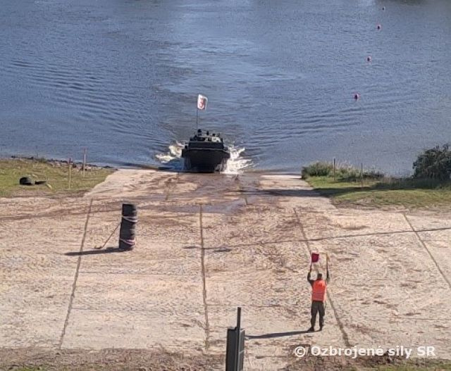 Prekonávanie vodnej prekážky plavbou 