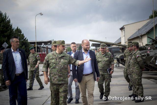 Pracovná návšteva ministra obrany v trebišovských kasárňach