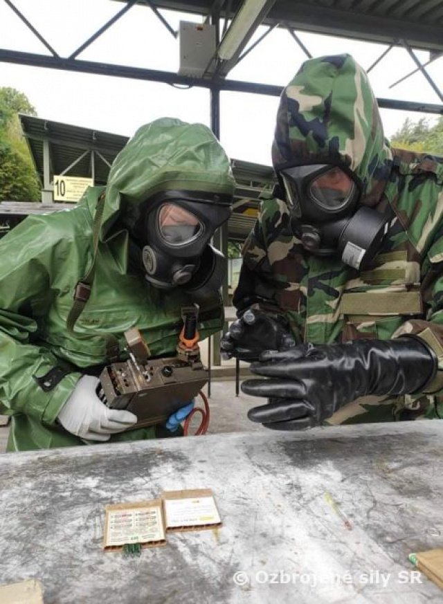 Výcvik Aktívnych záloh s príslušníkmi práporu radiačnej, chemickej a biologickej ochrany 
