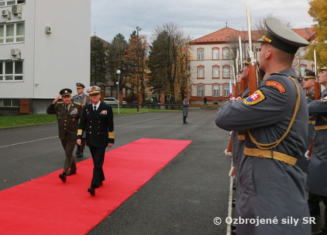 Na  pracovnú návštevu Slovenska pricestoval náčelník štábu obrany Španielska
