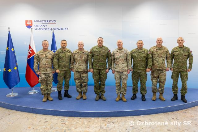 Návšteva z Indiany posilňuje spoluprácu v oblasti vzdelávania poddôstojníkov