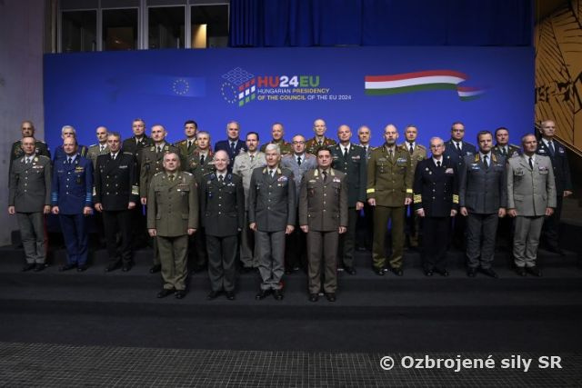 Generál Daniel Zmeko na výjazdovom rokovaní v Maďarsku