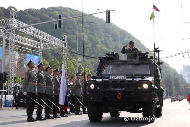 Veľkolepá vojenská prehliadka  súčasťou osláv 80. výročia Slovenského národného povstania