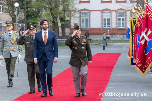 Vojaci si pripomenuli 20. výročie vstupu do NATO za účasti vrchného veliteľa spojeneckých vojsk v Európe