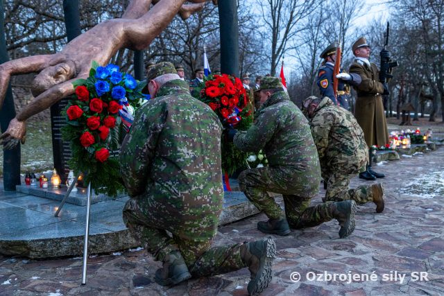 Predstavitelia Generálneho štábu OS SR si uctili pamiatku padlých kolegov