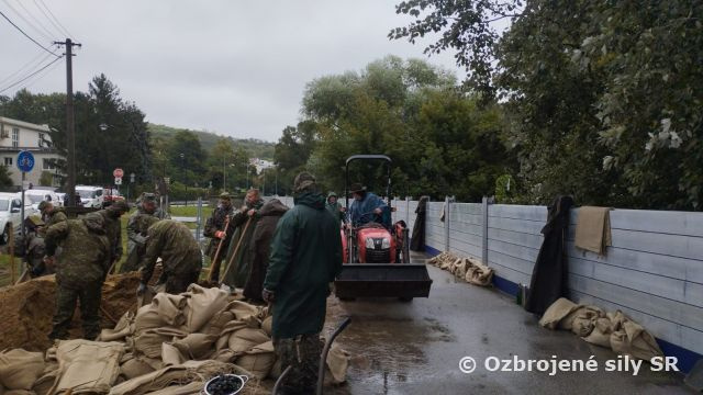 43. zásobovacia základňa pomáha pri povodniach