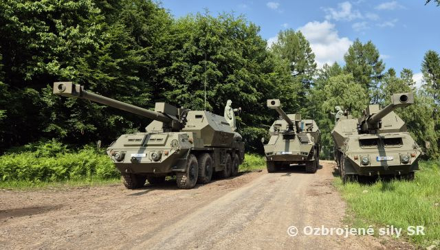 Taktické cvičenie s bojovou streľbou 1. palebnej batérie