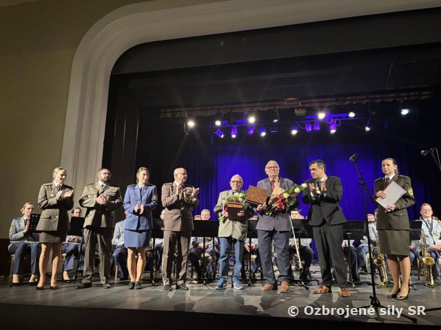 Koncert veliteľa posádky Ružomberok vyvrcholil oslavy 80. výročia oslobodenia mesta