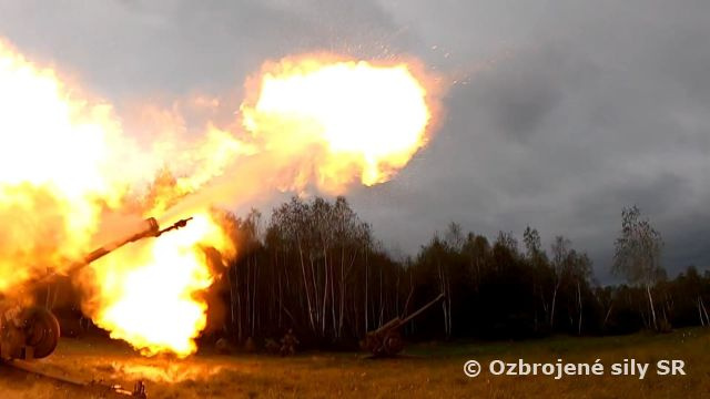 Výcvik pred nasadením do predsunutej prítomnosti v Lotyšsku.