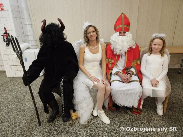 Stretnutie s Mikulášom v priestoroch 13. mechanizovaného práporu