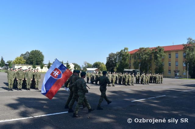 13. mechanizovaný prápor sa lúčil s profesionálnymi vojakmi
