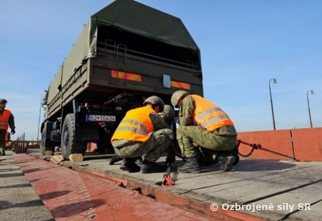 Výcvik v preprave vojsk po železnici príslušníkov 20. práporu logistiky a 67. roty podpory velenia veliteľstva 2. mechanizovanej brigády Prešov