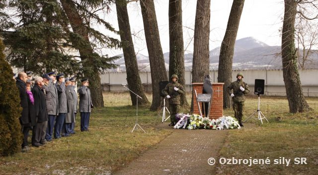 Príslušníci dk Kuchyňa nezabúdajú na obete havárie An-24 