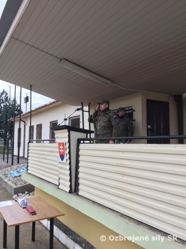 Slávnostný nástup ženijného práporu pri príležitosti 25. výročia vzniku SR