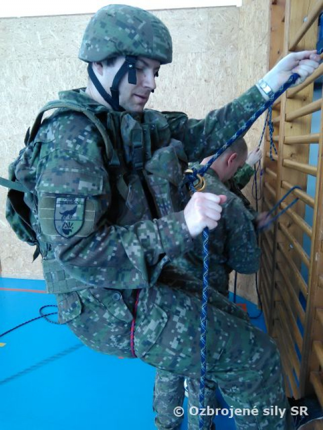 Vojensko-praktické lezenie