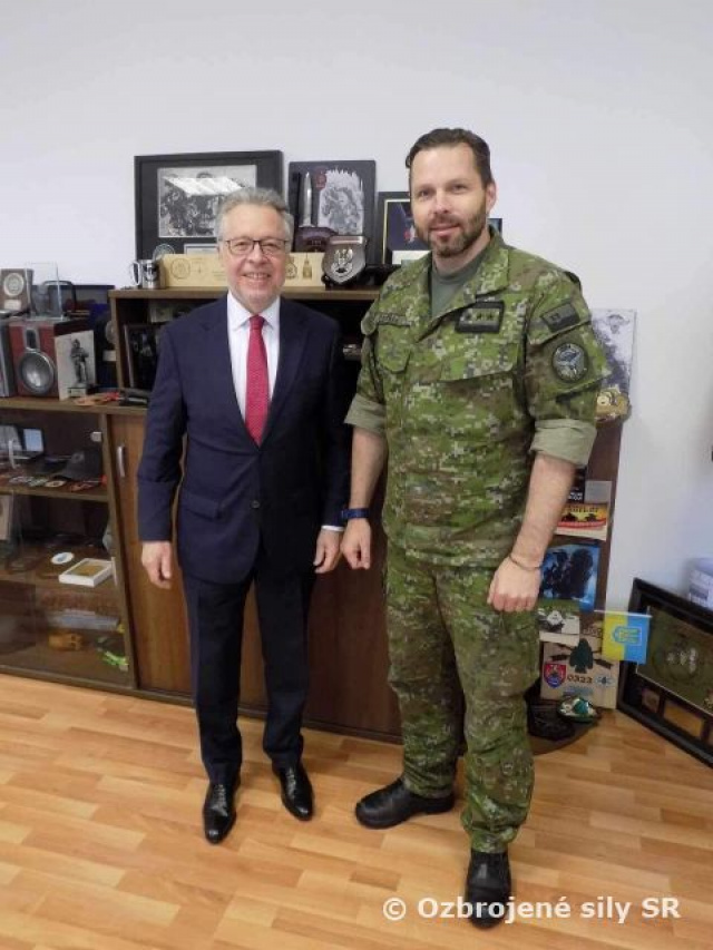 Francúzsko-slovenská spolupráca - pri organizovaní 80. výročia SNP v Strečne