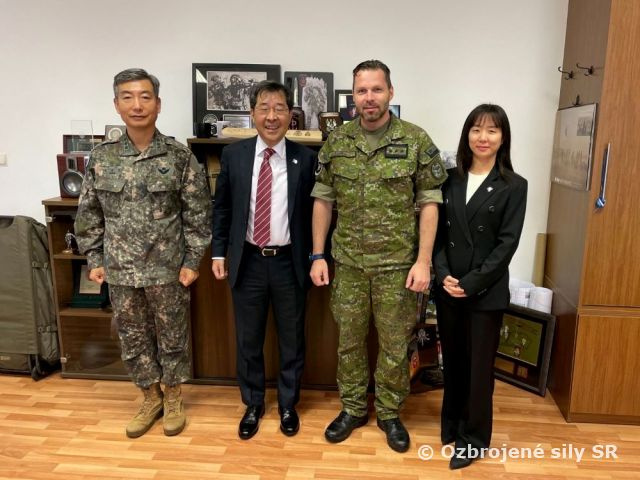 Kórejci navštívili 5. pluk špeciálneho určenia