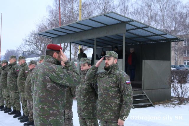 Slávnostný nástup Práporu ISTAR pri príležitosti 27. výročia vzniku SR