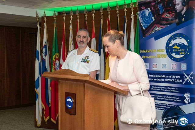 Návšteva delegácie veľvyslanectva Slovenskej republiky v Ríme v priestoroch veliteľstva vojenskej operácie EUNAVFOR MED IRINI v Ríme