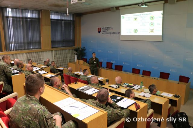 Odborný seminár pre poddôstojníkov s účasťou zahraničných lektorov