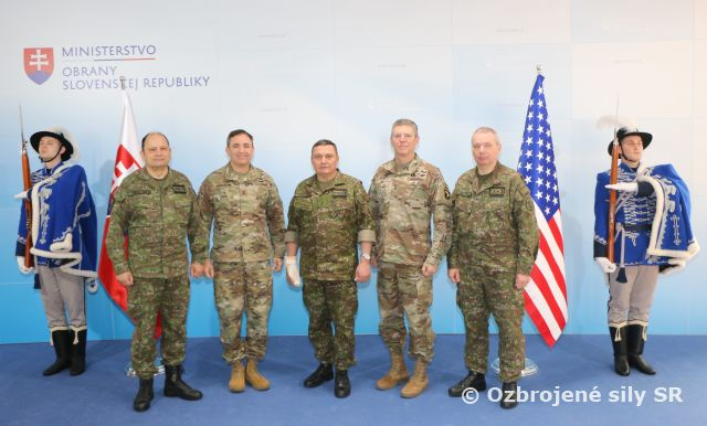 Generál Zmeko prijal starého veliteľa 101. výsadkovej divízie USA