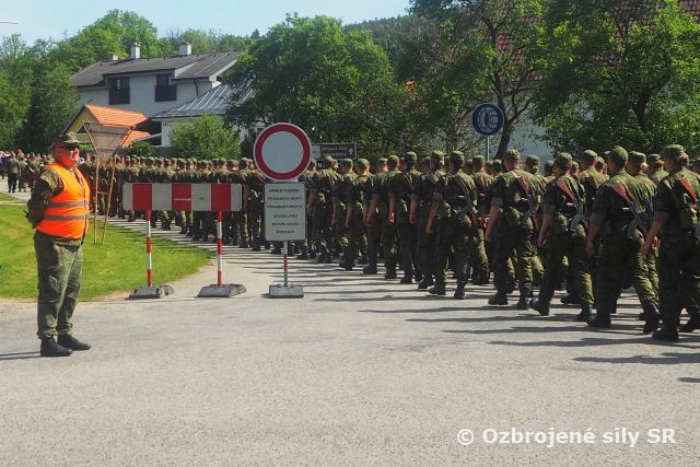 Príslušníci 43. zásobovacej základne v Brezovej pod Bradlom