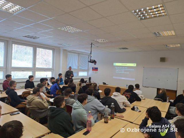 4.pluk opäť v stredoškolských laviciach