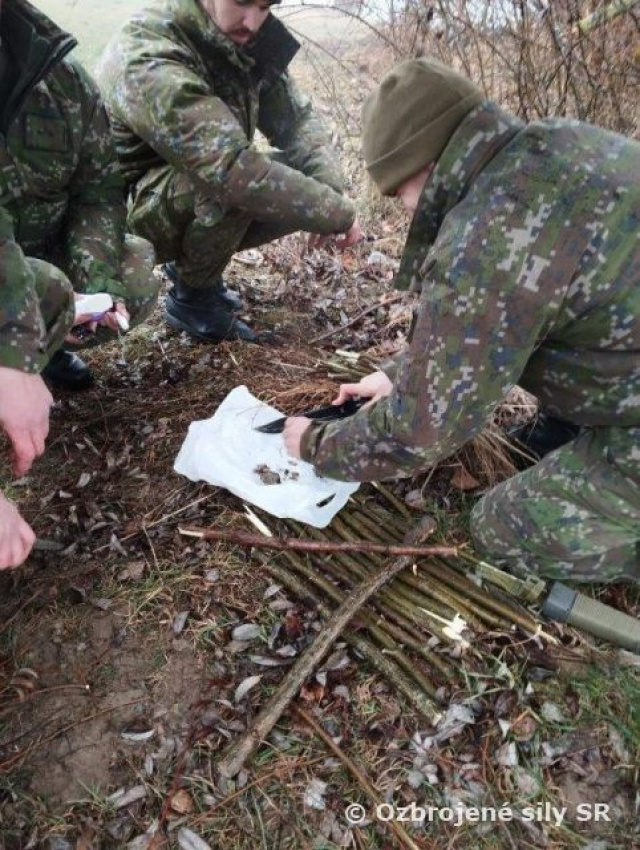 Príslušníci pluku sa pripravovali na prežitie v sťažených klimatických podmienkach
