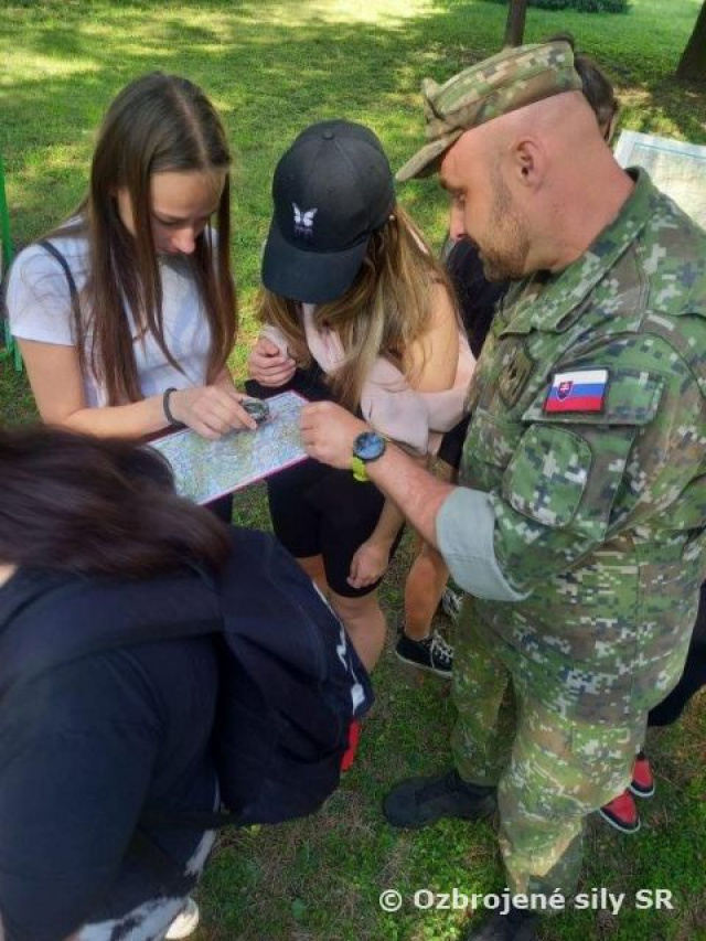 Ochrana človeka a zdravia  na Strednej zdravotníckej skole  s vojakmi 4. pluku logistiky