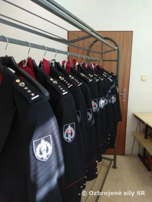 Slávnostné rovnošaty pre vojenskú hudbu