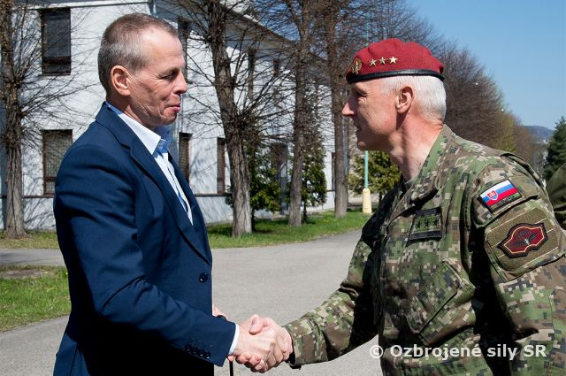 flashSpráva: Fiabáne navštívil svojich vojakov 