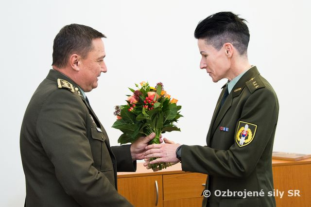 Generál Zmeko prijal úspešných športovcov 5. pluku