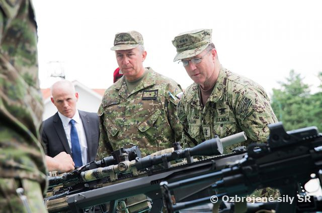 flashSpráva: 5. pluk navštívil šéf NSHQ