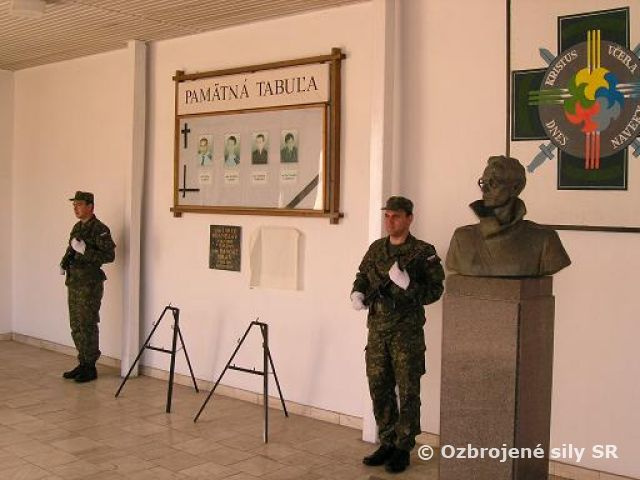 Odhalenie pamätnej tabule v prápore RCHBO