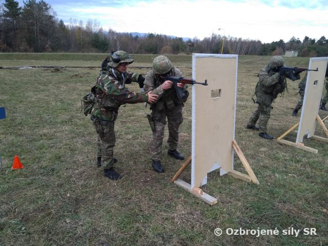 Rota podpory velenia 2. mechanizovanej brigády zdokonaľovala rýchlu mierenú streľbu
