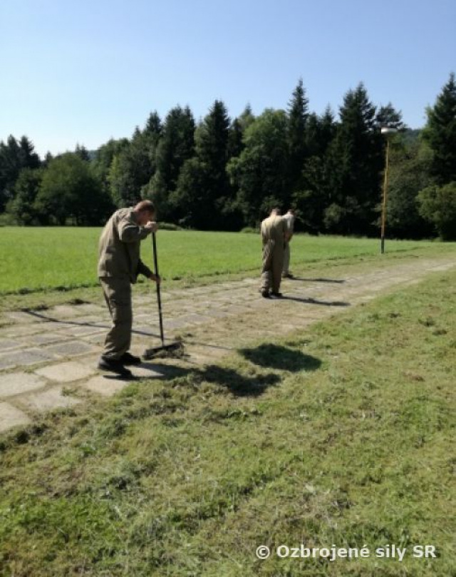 Príslušníci 2. mechanizovanej brigády opäť pomáhali vo Svidníku a na Dukle
