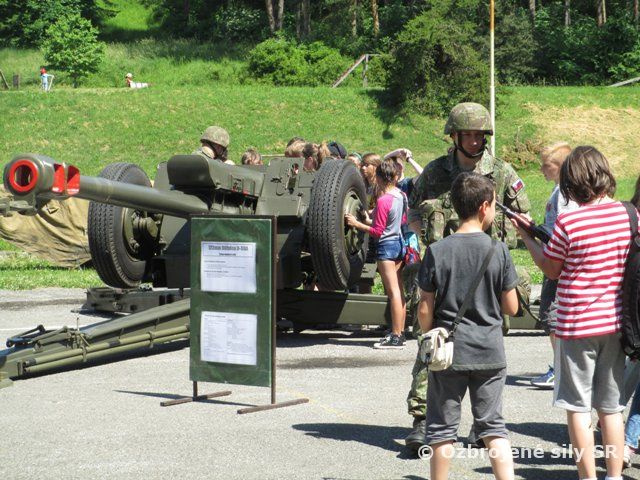 Prezentácia Ozbrojených síl SR v Humennom