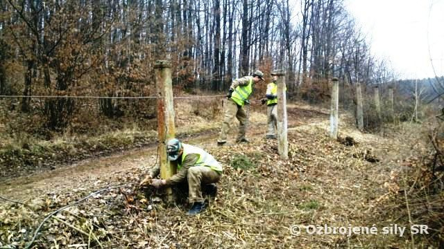 Výcvik ženijno-technickej roty v oprave oplotenia