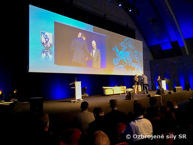 Na sympóziu v Monse ocenili veliaceho poddôstojníka žilinského 5. pluku 