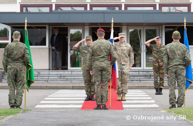 Generál Zmeko rokoval s generálom Todom Woltersom v SHAPE
