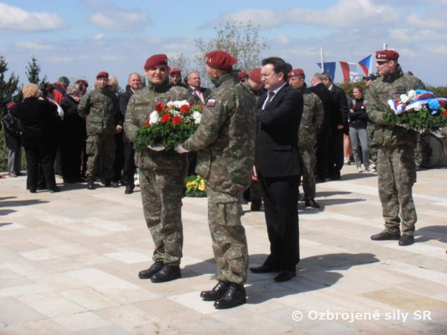 Pietna spomienka pri Pamätníku 1. Československého armádneho zboru na vrchu Polom – Javorina