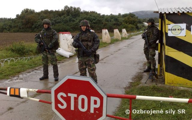 Taktické cvičenie s bojovou streľbou jednotky určenej pre plnenie úloh v operácii ISAF v Afganistane