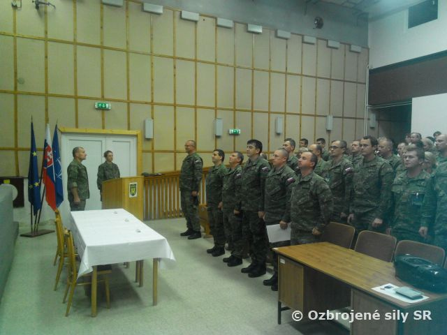Slávnostný nástup príslušníkov veliteľstva brigády bojového zabezpečenia